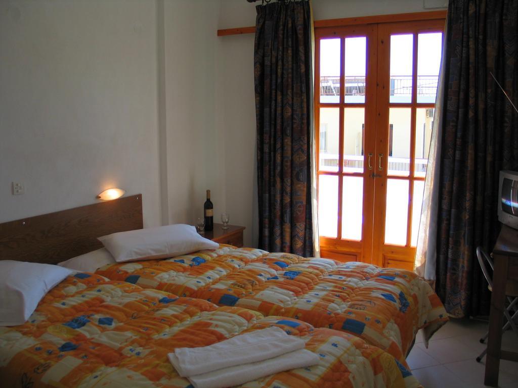 George'S Apartment Agia Marina  Habitación foto